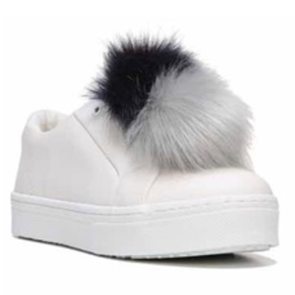 Sam Edelman Leya Pompom Laceless slide on Sneaker